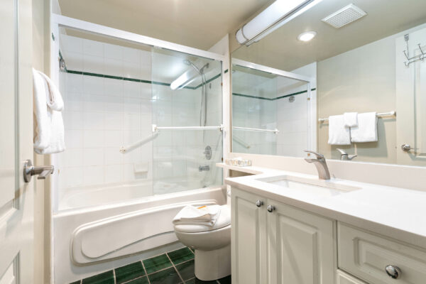 Quiet village 1 bedroom-walk to lifts! (TP254) - Image 2