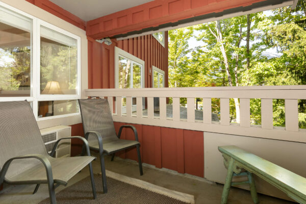 Quiet village 1 bedroom-walk to lifts! (TP254) - Image 15
