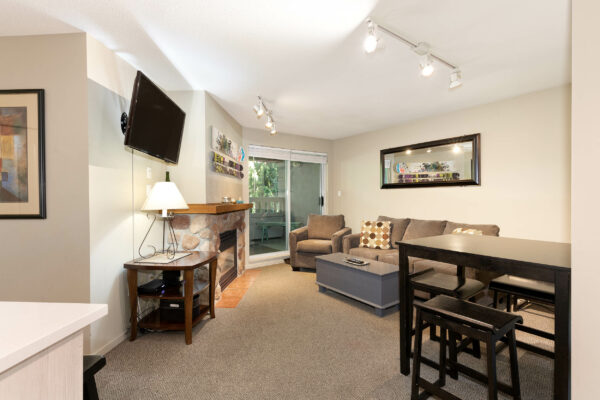 Quiet village 1 bedroom-walk to lifts! (TP254) - Image 8