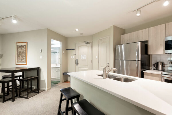 Quiet village 1 bedroom-walk to lifts! (TP254) - Image 12