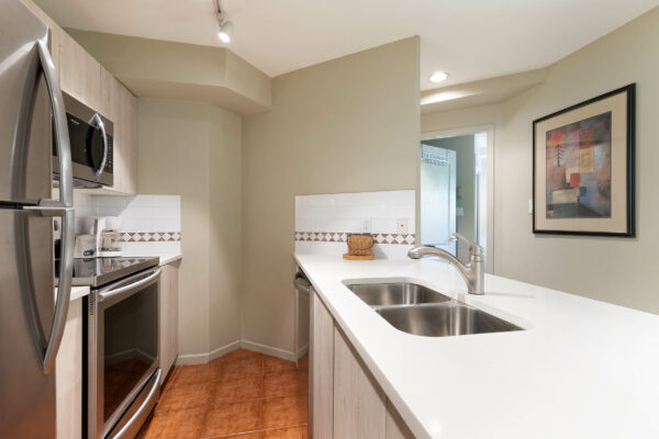 Quiet village 1 bedroom-walk to lifts! (TP254) - Image 13
