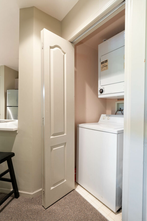 Quiet village 1 bedroom-walk to lifts! (TP254) - Image 14