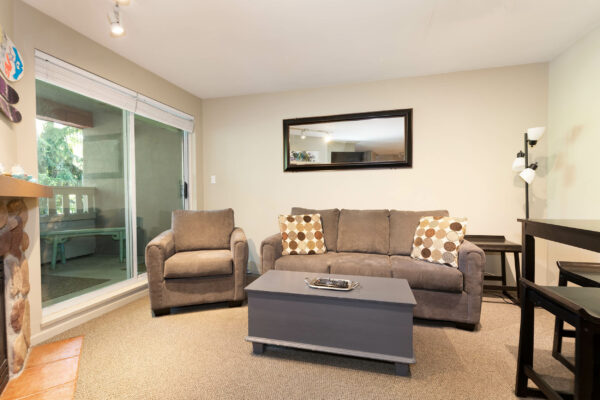 Quiet village 1 bedroom-walk to lifts! (TP254) - Image 5
