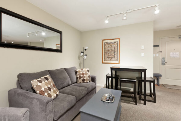 Quiet village 1 bedroom-walk to lifts! (TP254) - Image 6
