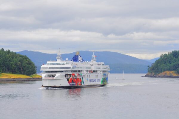 Victoria, Butchart Gardens & Ferry to Seattle - Private Group of 2 People