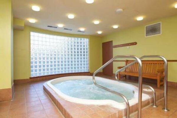 Quiet village 1 bedroom-walk to lifts! (TP254) - Image 19